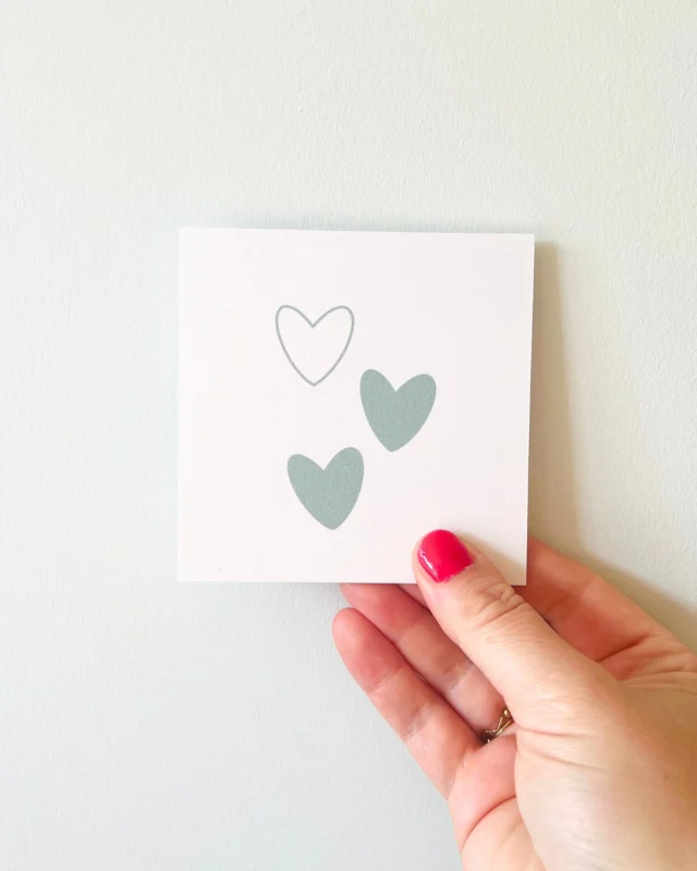 𝗩𝗮𝗻𝗱𝗮𝗮𝗴 𝗶𝘀 𝗵𝗲𝘁 𝗠𝗼𝗲𝗱𝗲𝗿𝗱𝗮𝗴 🌼

Een dag vol bloemen, kaartjes en ontbijtjes op bed. Voor velen een dag om wat extra liefde te geven aan de vrouw die er altijd is – met een luisterend oor, een knuffel en wijze woorden.

Maar vandaag kan ook een moeilijke dag zijn. Omdat je haar mist. Of omdat moeder zijn, of een moeder hebben, niet vanzelfsprekend is. Hartjes voor jou 🩷

#moederdag #lievemama #moederdagcadeau